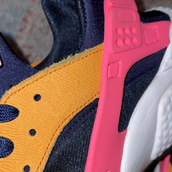 Great condition WMNS Nike Huarache Run - Size 9 - Picture 13 of 14